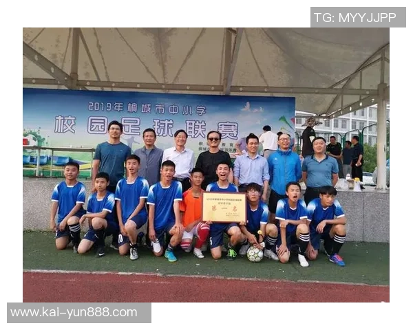 昆明市足球队奋勇拼搏力争佳绩展现城市风采与团结精神